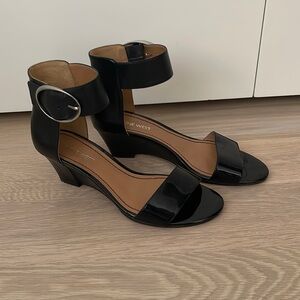 Nine West black low wedge heels